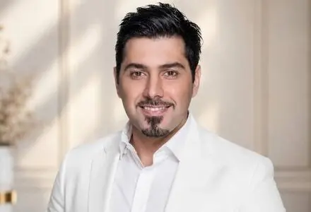 اجرای احسان خواجه‌امیری در مراسم خاکسپاری ایرج خبرساز شد + فیلم
