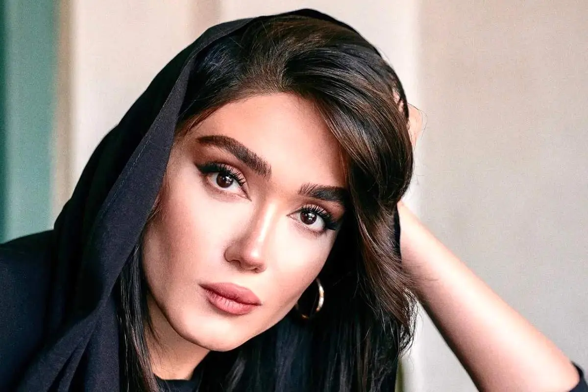 ستایلی ساده و شیک از چهره کتابخوان فرزانه قاسم‌زاده +عکس