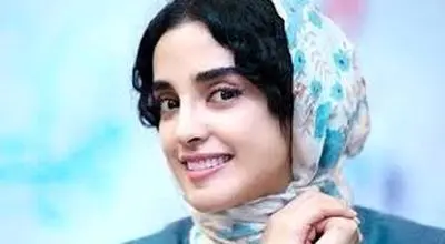 سلفی جنجالی الهه حصاری با هودی سفید و جذابش در اتاق خواب