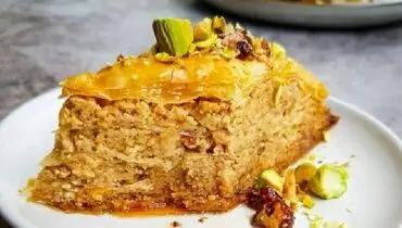 ۲ دستورالعمل متفاوت برای تهیه کیک باقلوا ترکیه‌ای