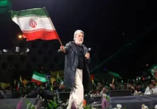 حسن یزدانی و خواننده پرحاشیه در یک قاب