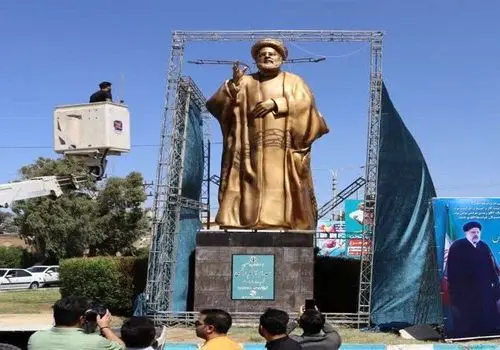 سقوط مجسمه شهید ابراهیم رئیسی در اردبیل