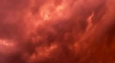 آسمان کاراکاس سرخ‌پوش شد؛ تصویر خیره‌کننده از غروب متفاوت پایتخت ونزوئلا+فیلم