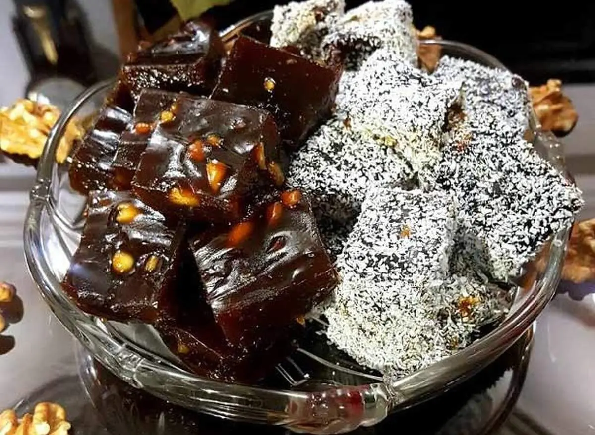 طرز تهیه خوشمزه ترین دسر یخچالی با شیره انگور و گردو+ فیلم