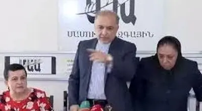 سفیر ایران خبرنگار آمریکا را از جلسه بیرون کرد/ویدیو