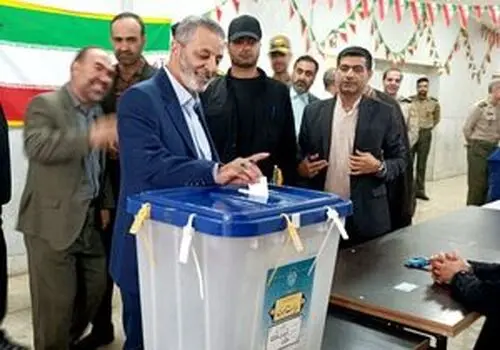 دیدار فرمانده کل ارتش با وزیر کشور؛ تاکید بر لزوم تقویت امنیت مرزها
