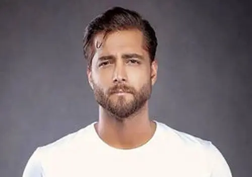 نامزدی “امیر مقاره” در لیست ۱۰۰ چهره جذاب سال ۲۰۲۵