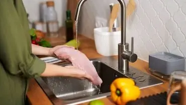 مرغ خام را بشویید، مریض می شوید!