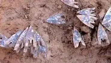 کشف «تیرهای سنگی» 4 هزار سال از مقبرۀ رئیس قبیله + عکس
