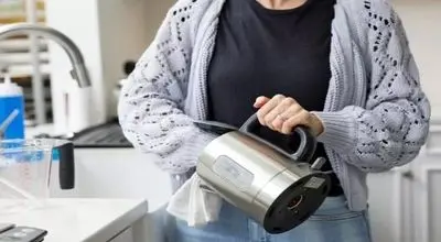 ترفندهای کاربردی برای رفع بوی ناخوشایند چای‌ساز

