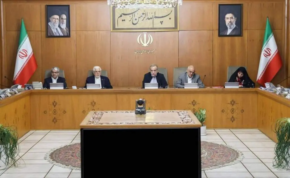 ارائه گزارش پزشکیان و عراقچی از اجلاس سران سازمان همکاری شانگهای در جلسه هیئت دولت