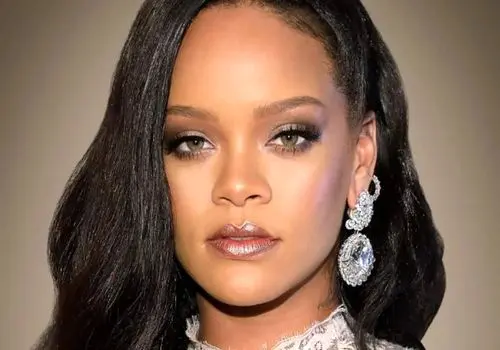 چهره واقعی ریانا در کنار پدر و مادرش؛ لحظهای نادر از زندگی خصوصی ستاره پاپ+تصویر