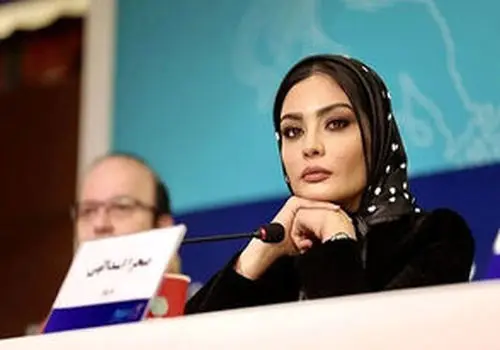 استایل شیک صحرا اسداللهی در اکران یک فیلم