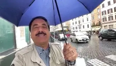 تصویر کارتونی سردار آزمون در دست خبرنگار معروف+ عکس