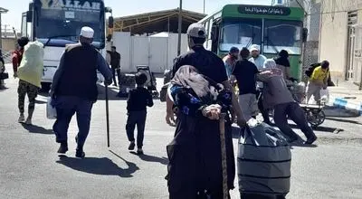 بازگشت گروهی اتباع غیرمجاز افغانستانی از مرز دوغارون در کمتر از ۲ ساعت + تصاویر