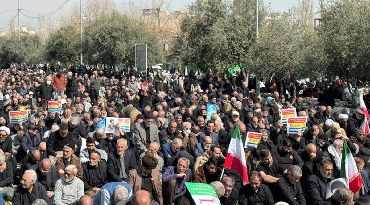 حضور گسترده مردم در نمازجمعه تهران در فضای باز مصلی