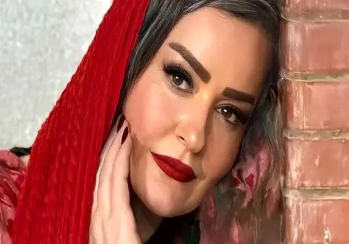 تصویری از خانم بازیگر ۵۵ ساله ایرانی که مثل ۲۰ ساله‌هاست!عکس های نگین صدق گویا کولاک کرد 