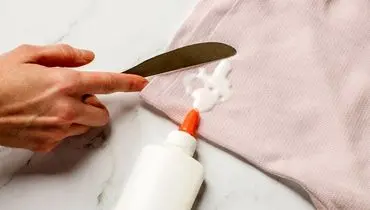 ترفند ساده برای پاک کردن چسب از روی لباس+ فیلم