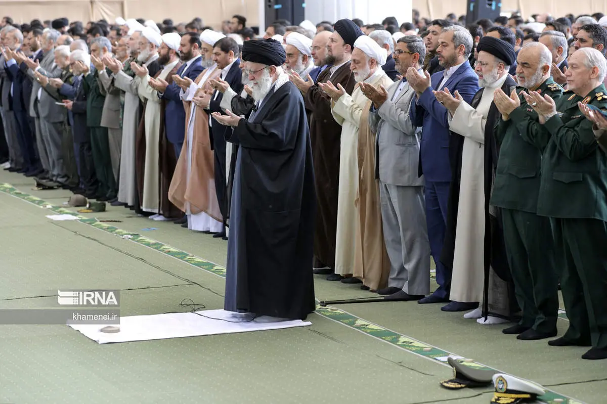 تصاویر اقامه نماز عید فطر به امامت رهبر انقلاب