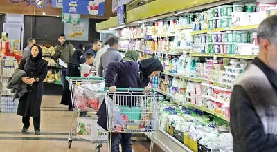 فروپاشی «سبک زندگی» طبقه متوسط | حداقل معیشت جای «رؤیا» را گرفته | در مرحله مقاومت طبقه متوسط هستیم