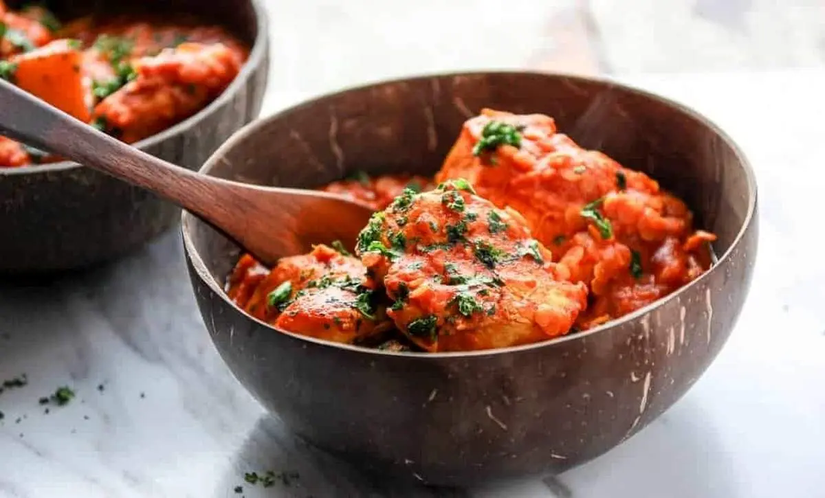 غذای سنتی شمال آفریقا؛ مرغ مراکشی با عطر ادویه و فلفل
