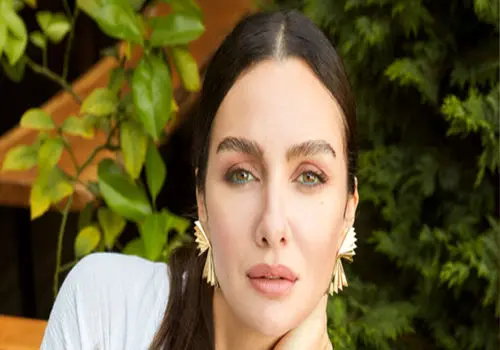 استایل باشکوه بیرجه آکالای در فرش قرمز کن؛ ستاره‌ای درخشان با لباسی جنجالی