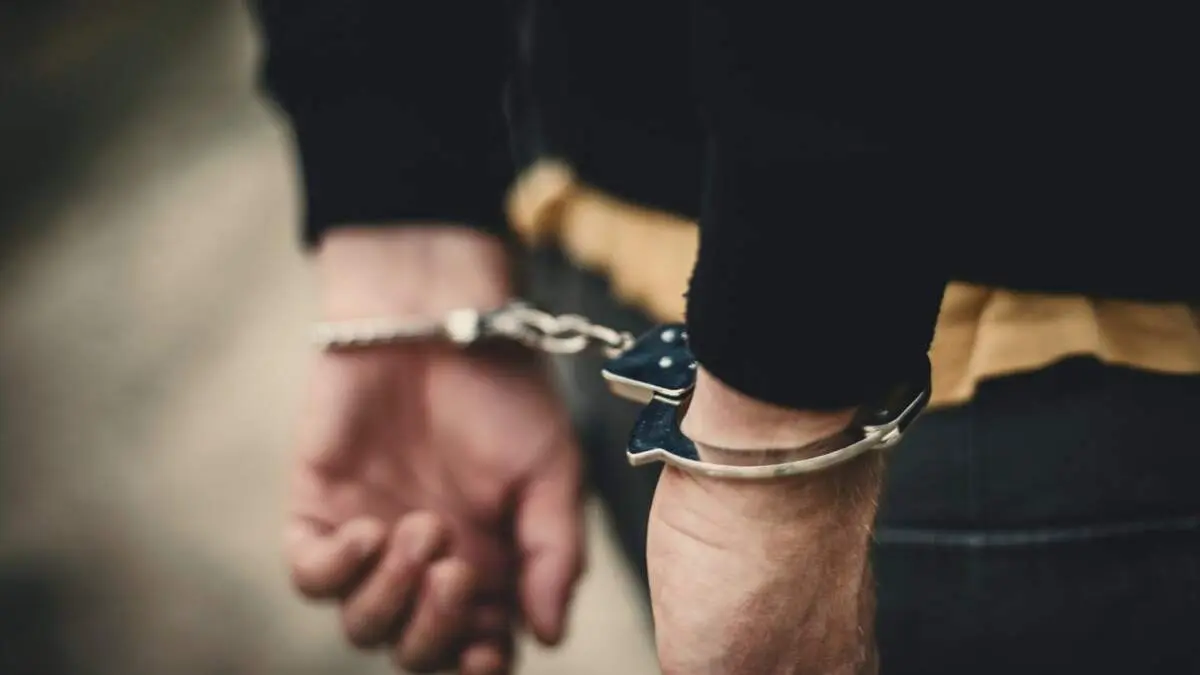 دستبند پلیس ساری بر دستان سارق اماکن دولتی