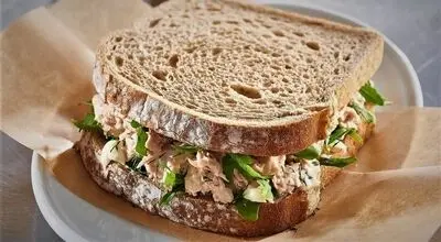 طرز تهیه ساندویچ سالاد تن ماهی خوشمزه