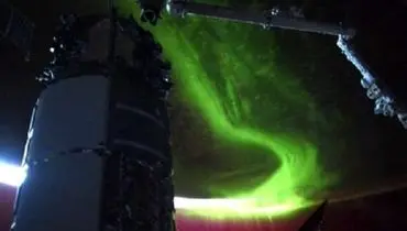 لحظه شگفت انگیز رویارویی فضاپیمای استارلاینر با شفق قطبی+فیلم