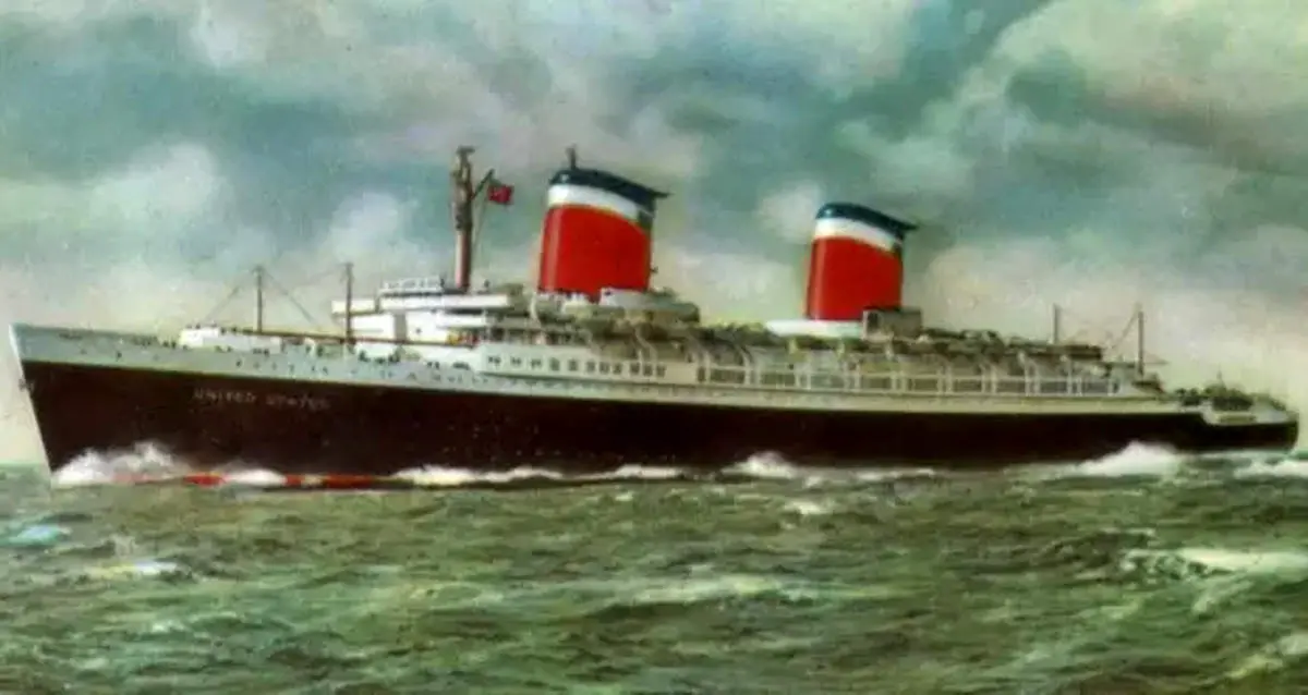 تحول تاریخی؛ کشتی افسانهای دوران جنگ سرد به صخرهای زیستمحیطی بدل میشود + عکس