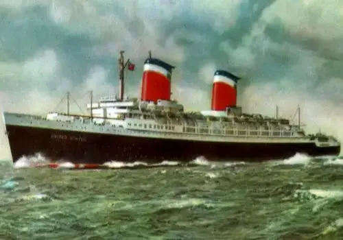 تحول تاریخی؛ کشتی افسانه‌ای دوران جنگ سرد به صخره‌ای زیست‌محیطی بدل می‌شود + عکس