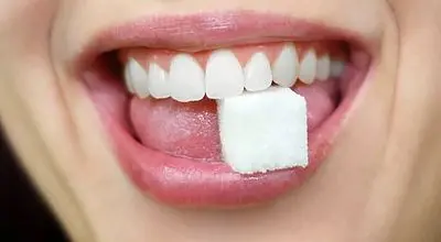 ۱۰ نشانه پنهان مصرف زیاد قند

