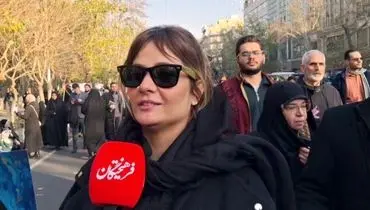 استایل متفاوت دو زن شرکت‌کننده در راهپیمایی دیروز/ویدیو 