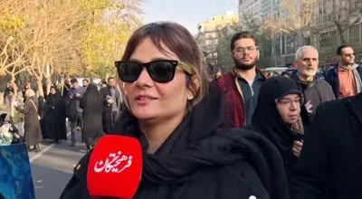 استایل متفاوت دو زن شرکت‌کننده در راهپیمایی دیروز/ویدیو 