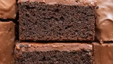 کیک شکلاتی دو ماده‌ای؛ دسر سریع و سالم بدون نیاز به پودر کیک