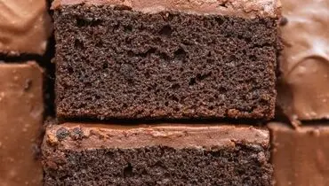 کیک شکلاتی دو ماده‌ای؛ دسر سریع و سالم بدون نیاز به پودر کیک