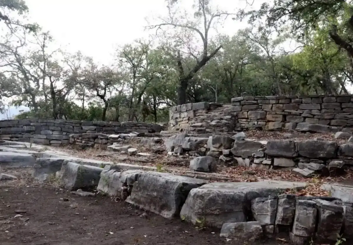 کشف جمجمه ۱۵۰۰ ساله با شکل مربع در مکزیک + عکس