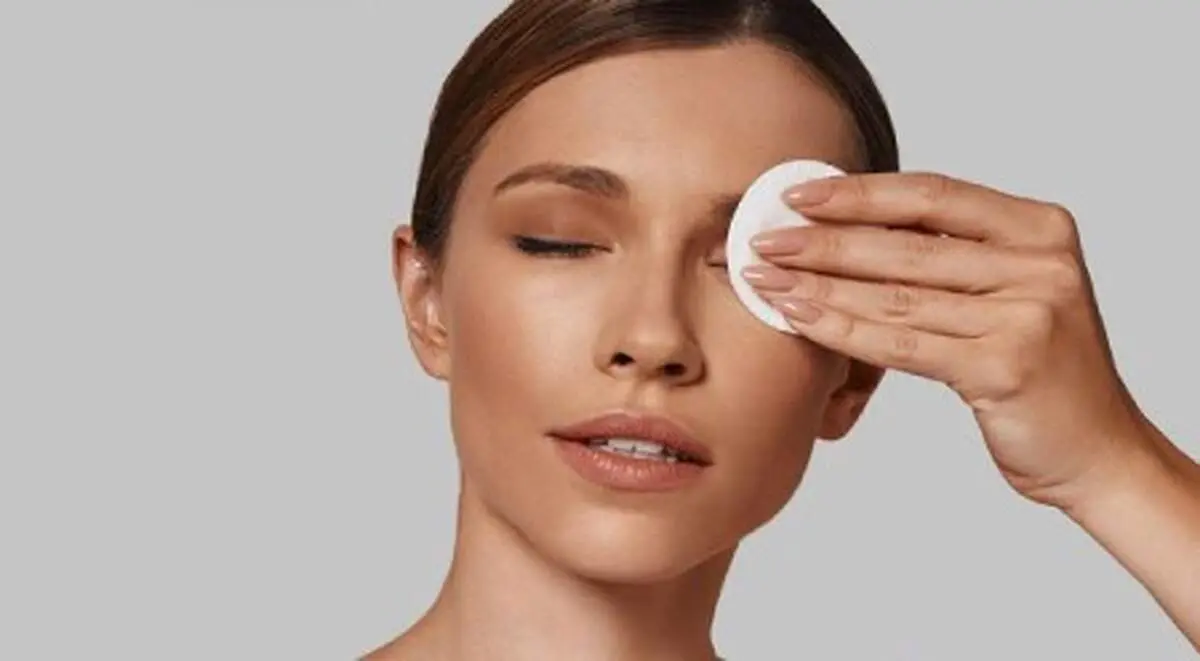  چگونه آرایش چشم را به طور کامل پاک کنیم؟