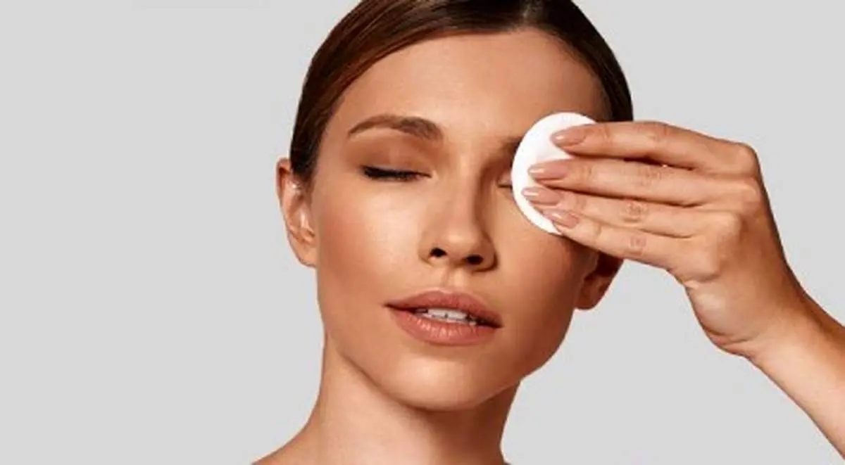 چگونه آرایش چشم را به طور کامل پاک کنیم؟