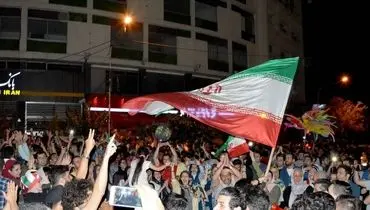 شادی و سرور مردم پس از برد ایران مقابل سوریه در کنسرت راغب+ فیلم