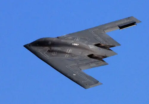 بمب افکن b-17 اعجوبه ای شگفت انگیز که دشمن را وحشت زده می‌کرد + فیلم
