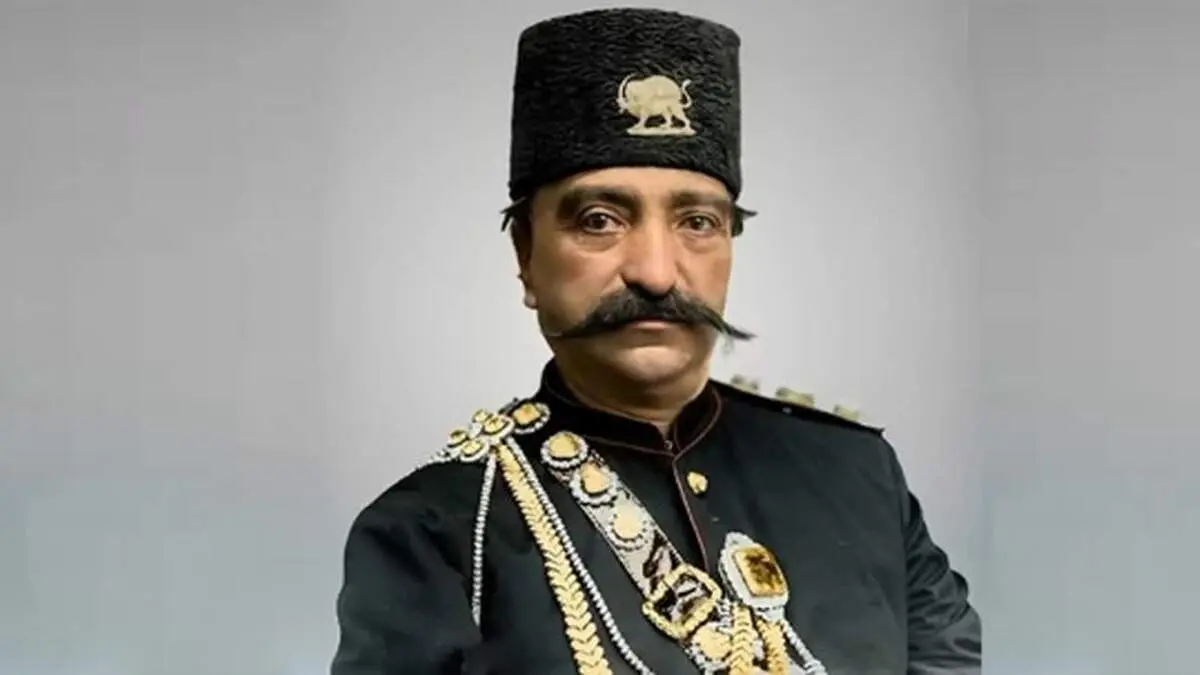 صندوق‌دار مخصوص ناصرالدین‌شاه؛ نشسته روی ویلچر / عکس