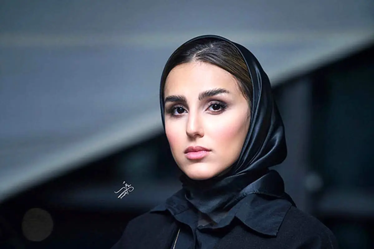 عکس‌ غیرمنتظره نگار نیکدل در یک خرابه!