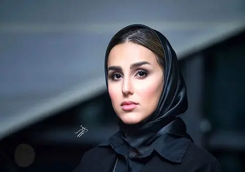 عکس‌ غیرمنتظره نگار نیکدل در یک خرابه!