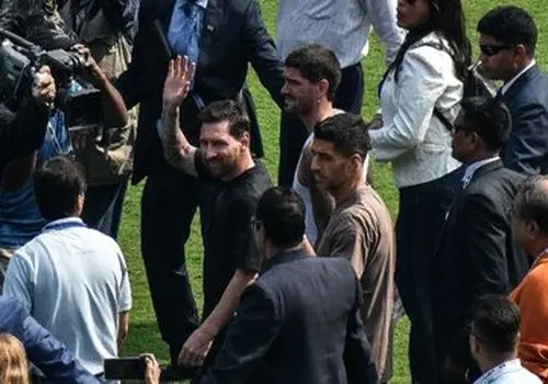 لیونل مسی در کثیف‌ترین رستوران هند!+ عکس 