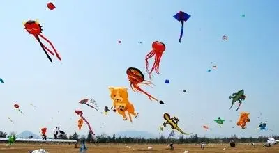 رقص غول‌ها در آسمان برلین؛ فستیوال بادبادک‌های غول‌پیکر هزاران نفر را به وجد آورد+ویدیو
