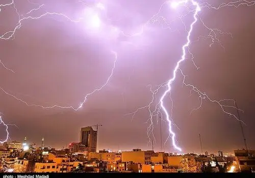شنا و تفریح دریایی ممنوع؛ امواج بلند و باد شدید در راه است