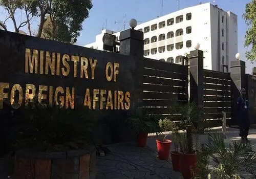 عکس بی‌نظیر بوتو، نخست‌ وزیر اسبق پاکستان در ۱۷ سالگی