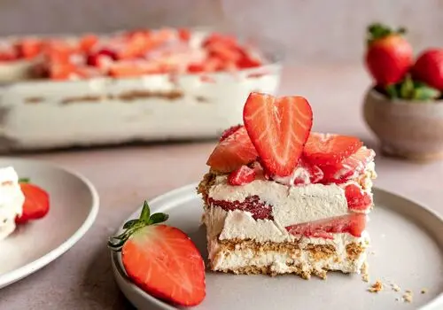 عصرونه امروز: طرز تهیه کیک قهوه و فندق؛ دسری خوشمزه برای دورهمی‌ها