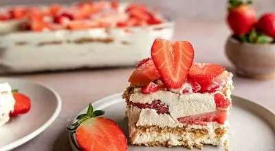 عصرونه: طرز تهیه کیک توت فرنگی پنیری؛ دسری متفاوت و خوشمزه برای تابستان